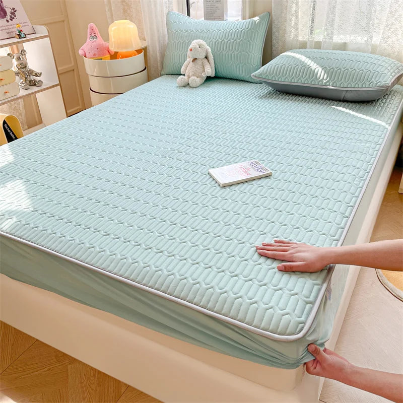 LUXO Natural Latex Cooling Bed Mat With Breathable Quilted Cover